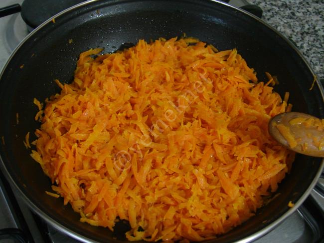 Cevizli Yoğurtlu Havuç Salatası - Yapılışı (3/12) 