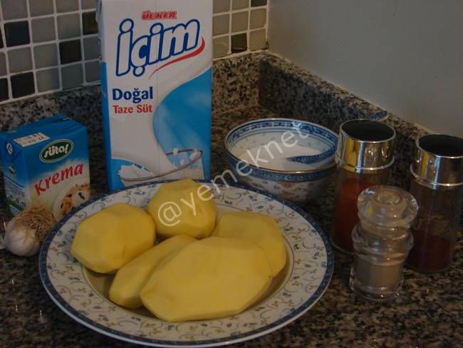 Kremalı Fırında Patates - Yapılışı (1/16) 