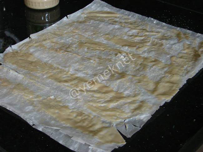 Tahinli Cevizli Tatlı (Baklavalık Yufka İle) - Yapılışı (7/16) 