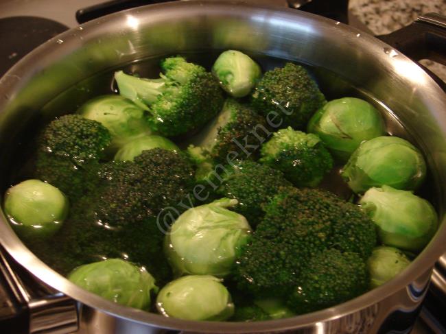 Brüksel Lahanası ve Brokoli Salatası - Yapılışı (3/8) 