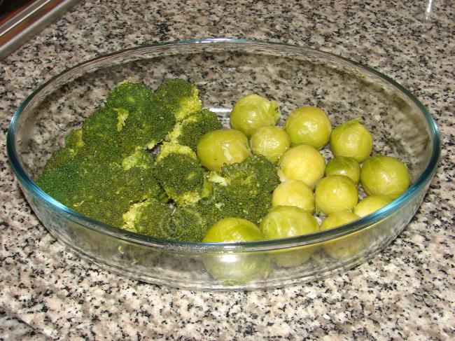 Brüksel Lahanası ve Brokoli Salatası - Yapılışı (4/8) 