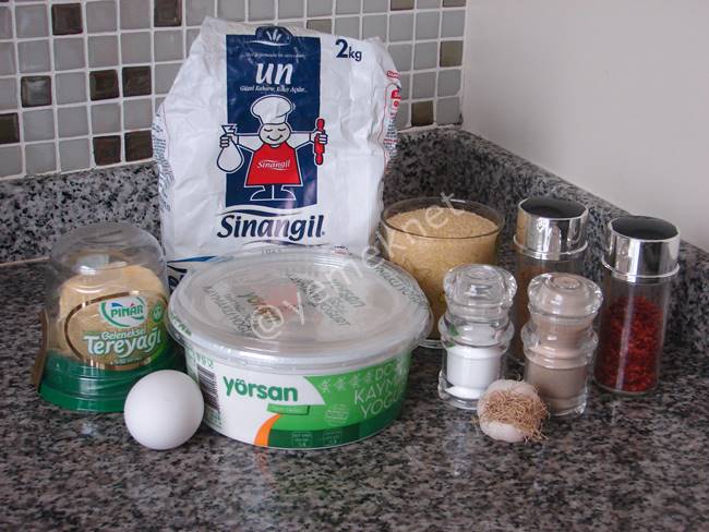 Bulgur Köftesi (Yoğurt Soslu) - Yapılışı (1/12) 