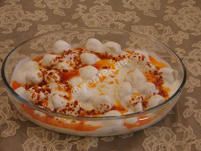 Bulgur Köftesi (Yoğurt Soslu) - Yapılışı (10/12) 