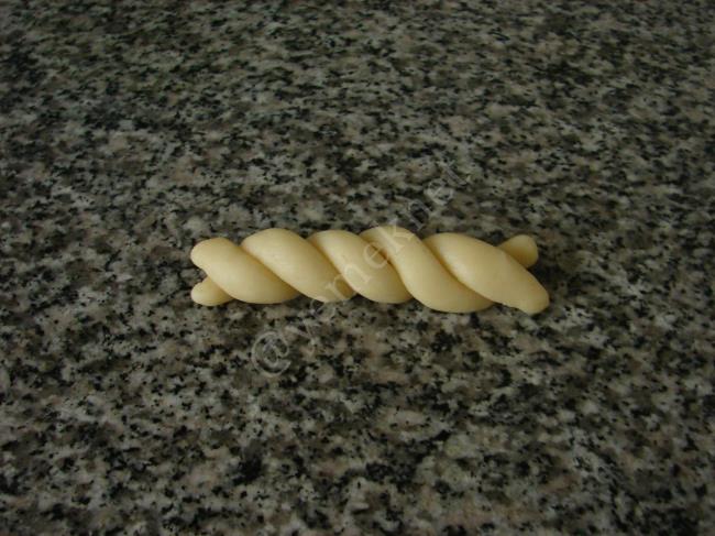 Çörek Otlu Mahlepli Kurabiye (Tuzlu) - Yapılışı (9/16) 