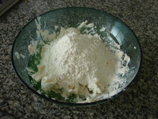 Çörek Otlu Mahlepli Kurabiye (Tuzlu) - Yapılışı (4/16) 