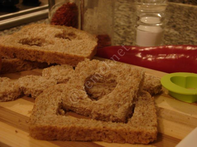 Ekmek İçi Yağda Yumurta - Yapılışı (2/12) 