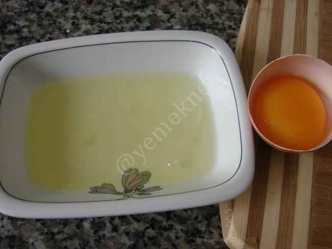Ekmek İçi Yağda Yumurta - Yapılışı (3/12) 
