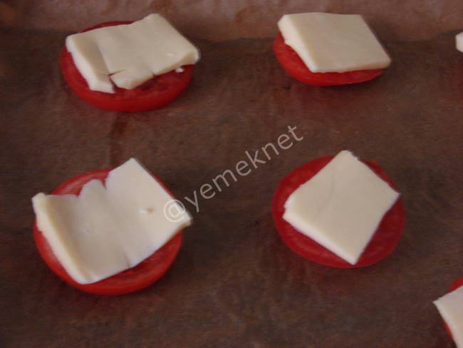 Fırında Kaşarlı Domates - Yapılışı (3/8) 