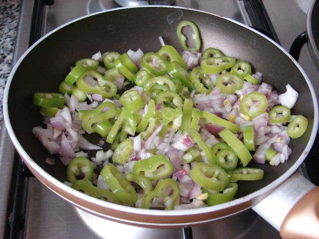 Hamursuz Patates Pizzası - Yapılışı (3/8) 