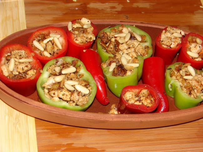 Güveçte Kremalı Tavuk Dolması (Ceviz, Badem ve Çam Fıstıklı) - Yapılışı (15/20) 