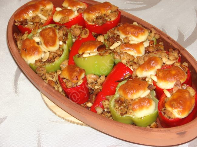 Güveçte Kremalı Tavuk Dolması (Ceviz, Badem ve Çam Fıstıklı) - Yapılışı (18/20) 