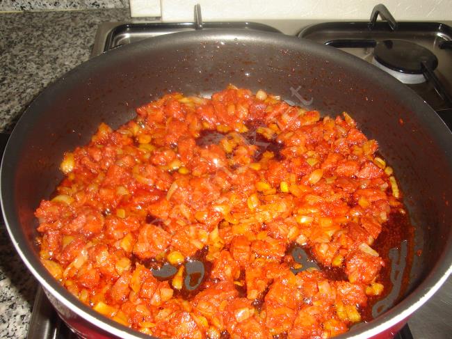 Geleneksel Kuru Fasülye (Sucuklu) - Yapılışı (3/8) 