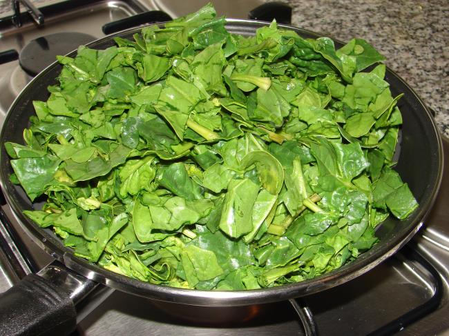 Hamursuz Ispanaklı Pizza - Yapılışı (2/8) 