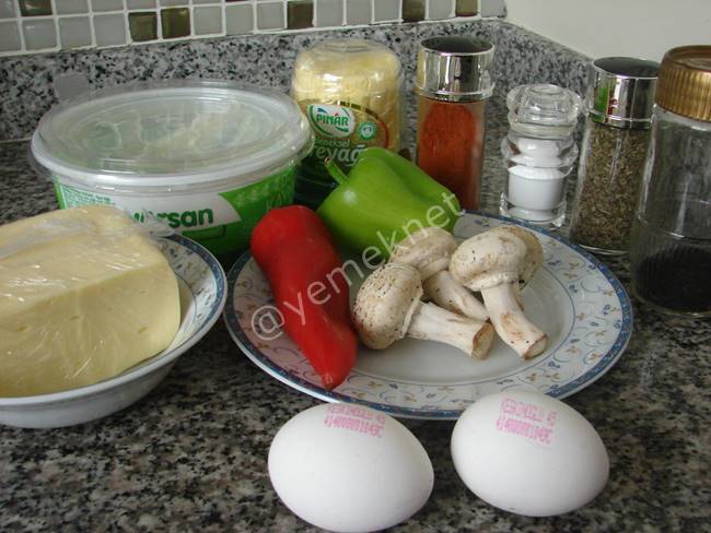 İtalyan Omlet (Dolmalık Biberli, Mantarlı ve Çörek Otlu) Malzemeleri