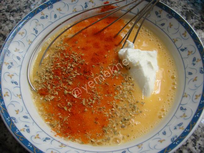 İtalyan Omlet (Dolmalık Biberli, Mantarlı ve Çörek Otlu) - Yapılışı (5/20) 