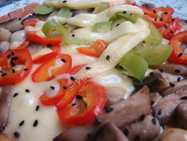 İtalyan Omlet (Dolmalık Biberli, Mantarlı ve Çörek Otlu) - Yapılışı (16/20) 