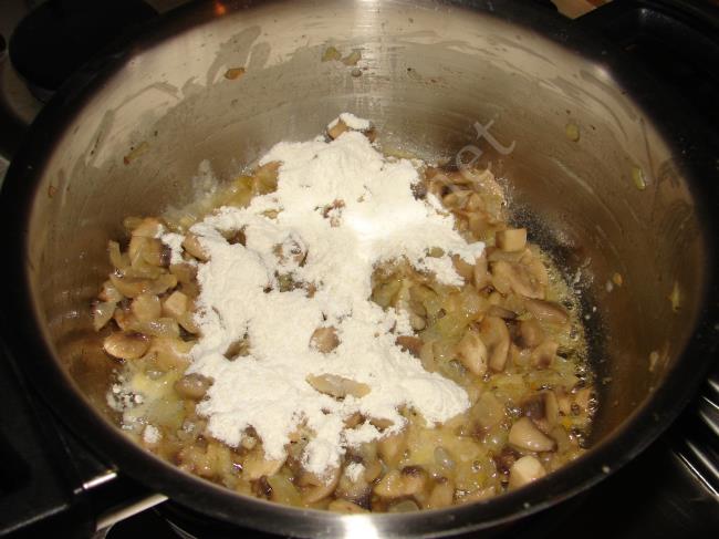 Kremalı Mantar Çorbası - Yapılışı (6/12) 