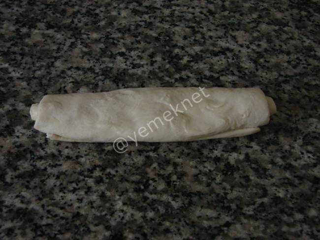 Çikolatalı Kruvasan (Milföy Hamuru İle) - Yapılışı (4/12) 