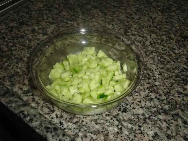 Labneli Salatalık Kanepeleri - Yapılışı (2/8) 