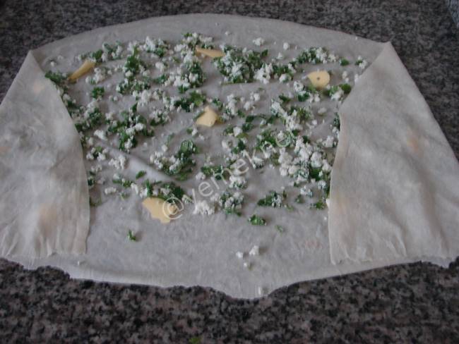 Peynirli Gözleme (Hazır Yufka ile) - Yapılışı (6/12) 