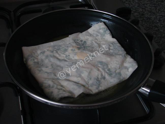 Peynirli Gözleme (Hazır Yufka ile) - Yapılışı (8/12) 