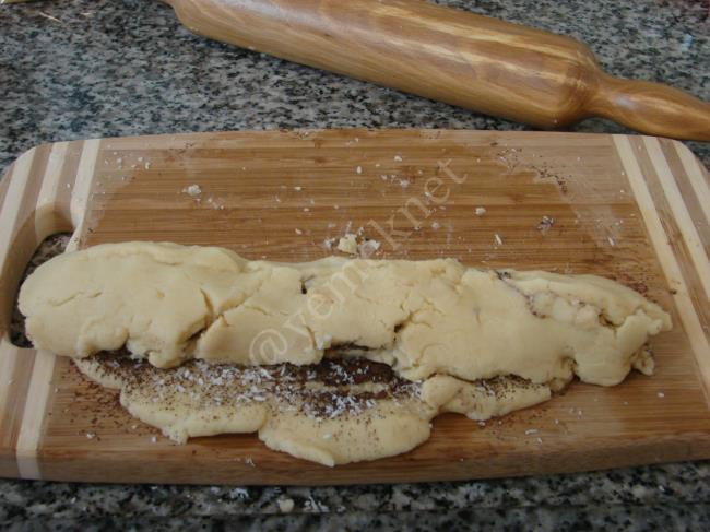 Rulo Kurabiye (Kakaolu, Hindistan Çevizli) (Tatlı) - Yapılışı (3/12) 