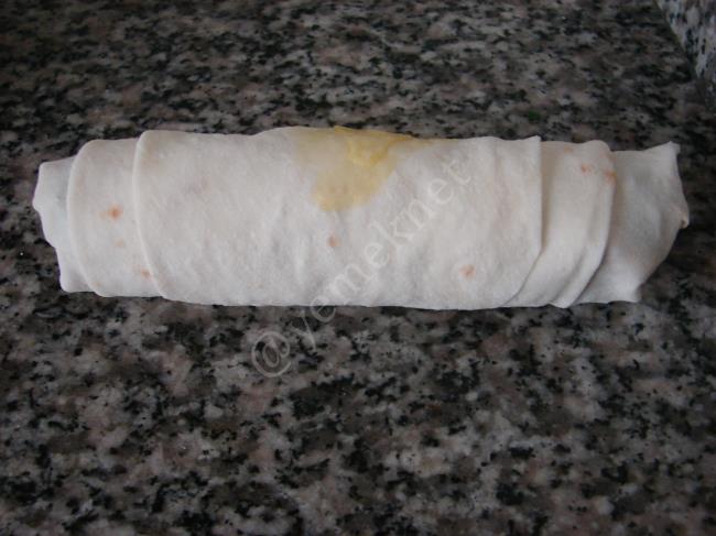 Çift Katlı Paçanga Böreği (Sucuklu, Kaşarlı) - Yapılışı (12/16) 