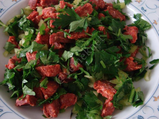 Çift Katlı Paçanga Böreği (Sucuklu, Kaşarlı) - Yapılışı (4/16) 