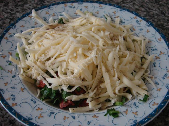 Çift Katlı Paçanga Böreği (Sucuklu, Kaşarlı) - Yapılışı (5/16) 