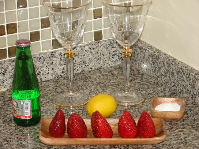 Çilekli Kokteyl İçeceği - Yapılışı (1/12) 