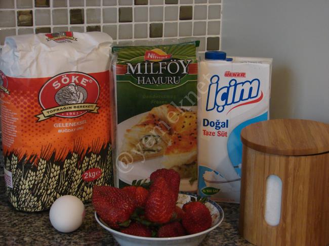 Çilekli Milföy Tart - Yapılışı (1/12) 