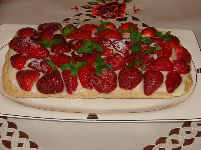 Çilekli Milföy Tart <ye-mek> (13) Çilekli Milföy Tart