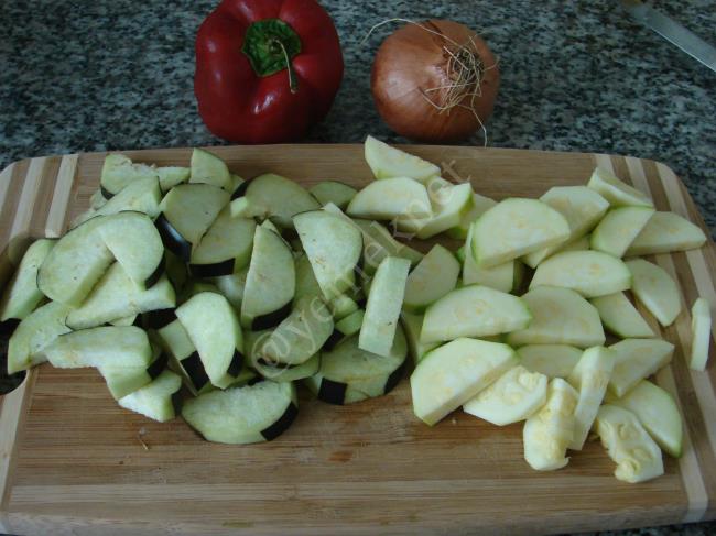 Fırında Sebzeli Fiyonk Makarna - Yapılışı (3/16) 