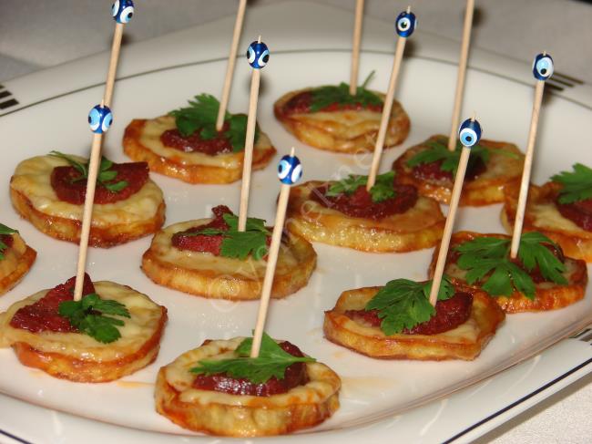 Fırında Sucuklu Patates Kanepeleri - Yapılışı (10/12) 