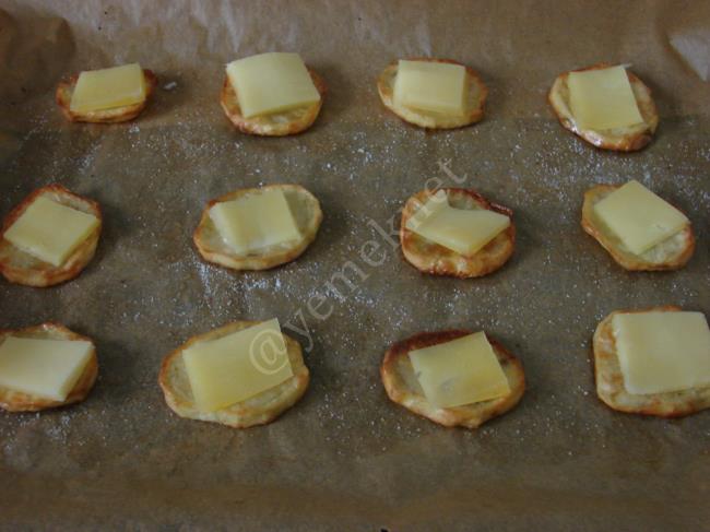 Fırında Sucuklu Patates Kanepeleri - Yapılışı (4/12) 