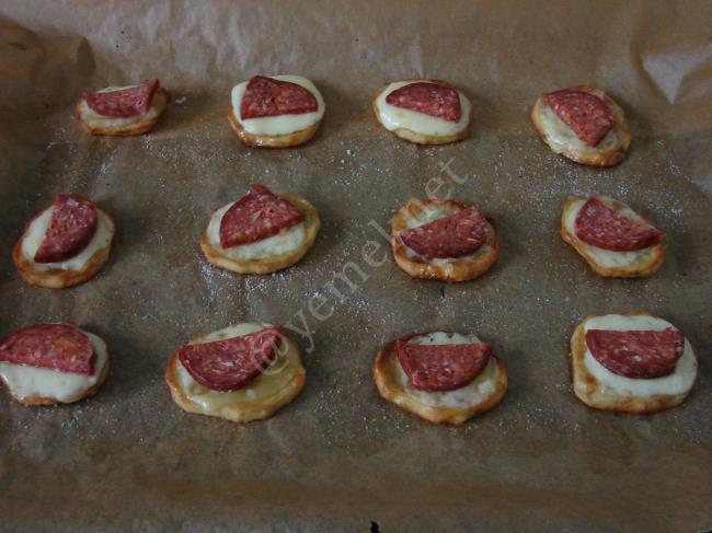 Fırında Sucuklu Patates Kanepeleri - Yapılışı (5/12) 