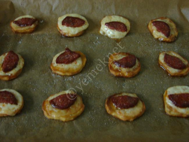 Fırında Sucuklu Patates Kanepeleri - Yapılışı (6/12) 