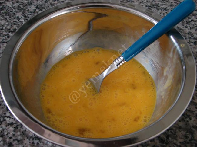 Kabaklı Dereotlu Omlet - Yapılışı (2/12) 