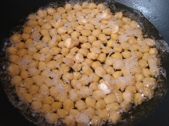 Kızartılmış Nohut Salatası - Yapılışı (3/20) 