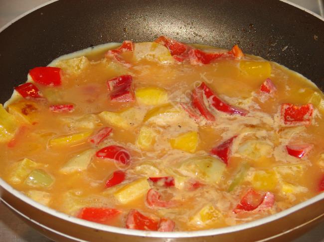 Kremalı Gökkuşağı Omlet - Yapılışı (8/12) 