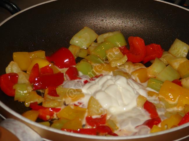 Kremalı Gökkuşağı Omlet - Yapılışı (5/12) 