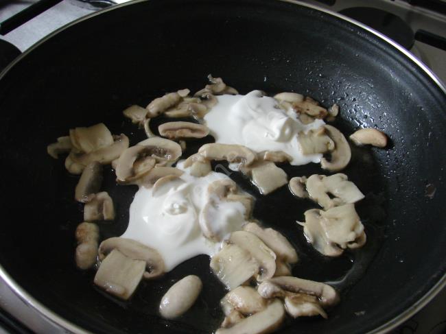 Kremalı Mantarlı Omlet - Yapılışı (3/12) 