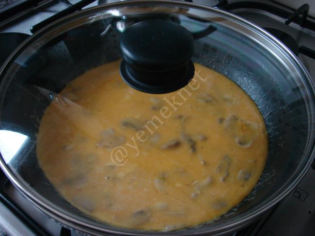 Kremalı Mantarlı Omlet - Yapılışı (7/12) 