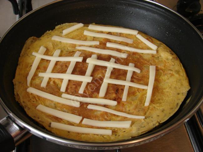 Kremalı Patatesli Omlet - Yapılışı (12/16) 