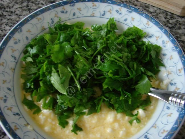 Maydanozlu Ekmek Dilimleri - Yapılışı (4/12) 