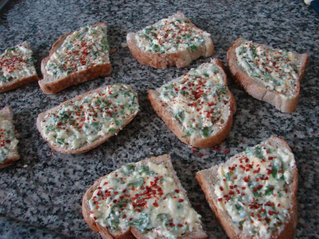 Maydanozlu Ekmek Dilimleri - Yapılışı (7/12) 