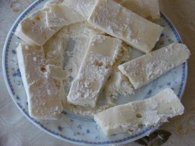 Peynir Kızartması (Kelle Peyniri) - Yapılışı (2/8) 