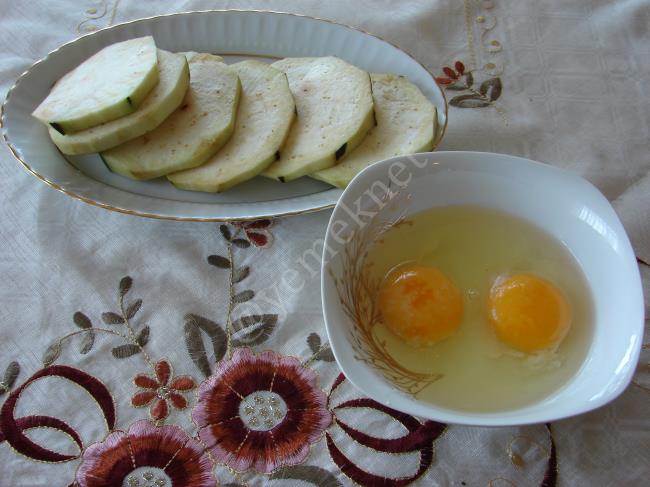 Yumurtalı Patlıcan Kızartması - Yapılışı (2/14) 