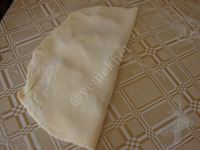 Çiğ Börek - Yapılışı (10/20) 