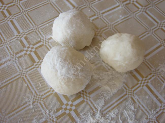 Çiğ Börek - Yapılışı (4/20) 